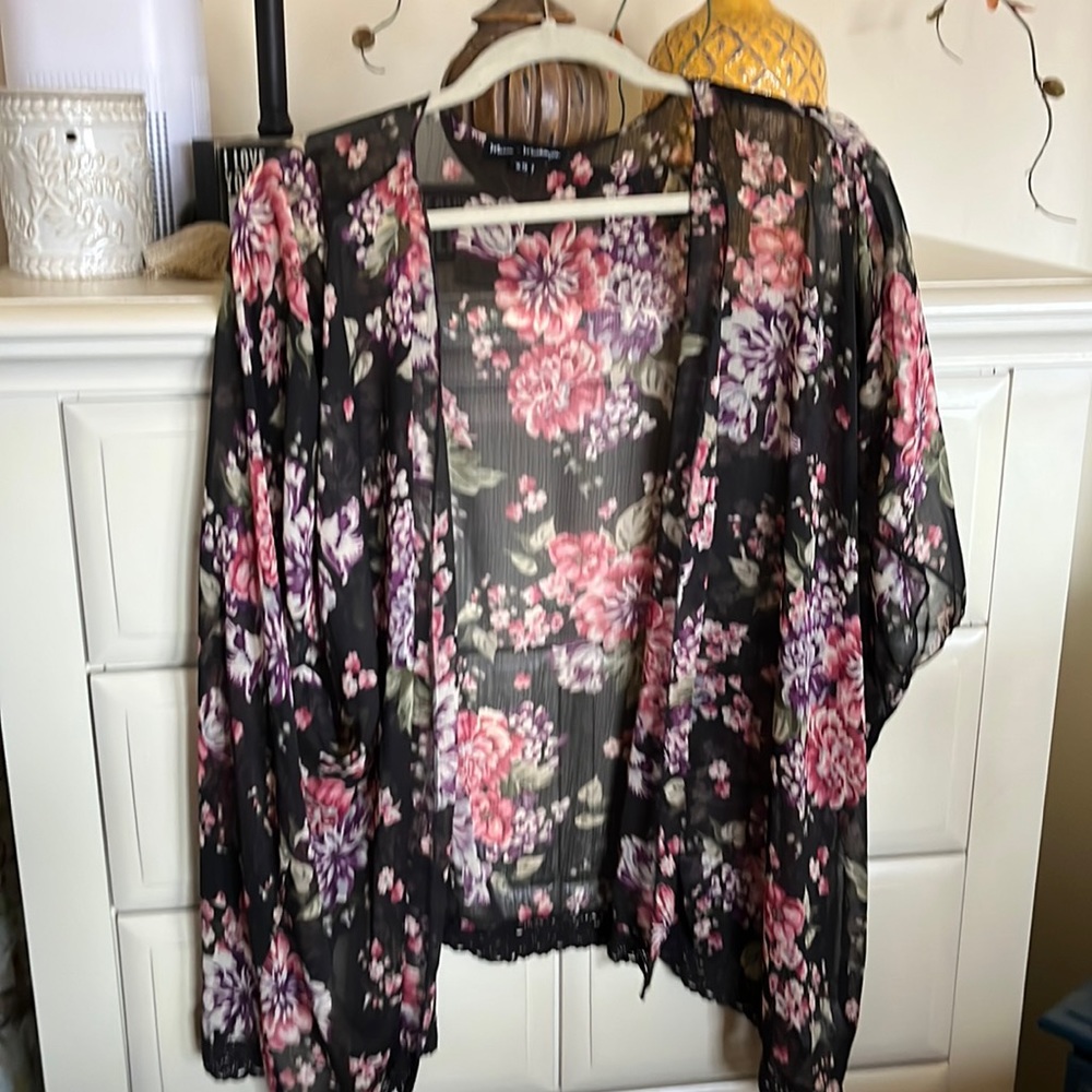 Mason+Mackenzie Open Shrug with Lace Trim Size XS